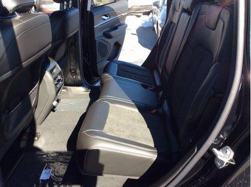 2026 Jeep Grand Cherokee Altitude