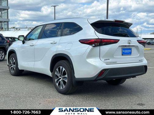 Pearl 2023 Toyota Highlander XLE