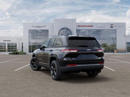 Diamond Black Crystal Pearlcoat 2026 Jeep Grand Cherokee Limited
