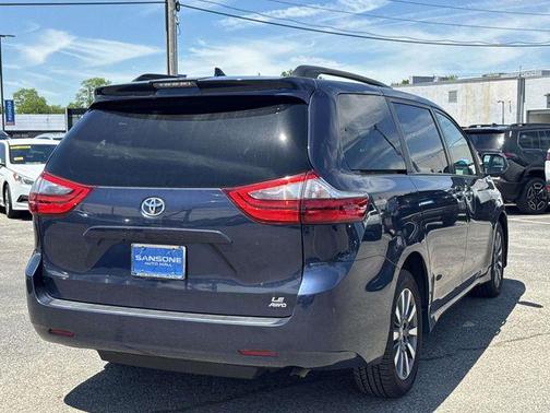Pearl 2020 Toyota Sienna LE