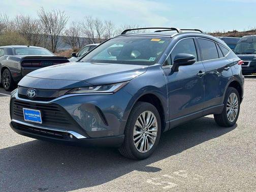 Coastal Gray Metallic 2023 Toyota Venza XLE