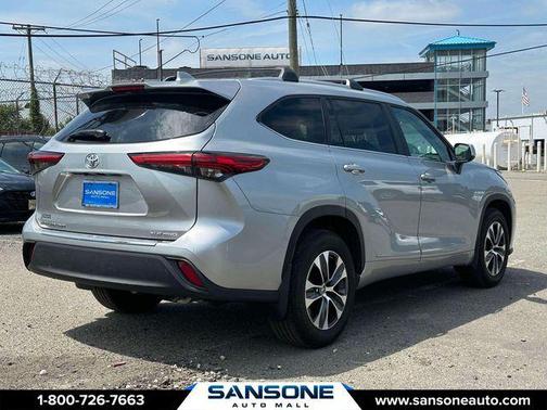Celestial Silver Metallic 2023 Toyota Highlander XLE