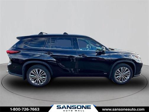 2022 Toyota Highlander Hybrid Platinum