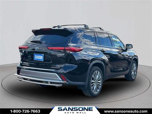 2022 Toyota Highlander Hybrid Platinum