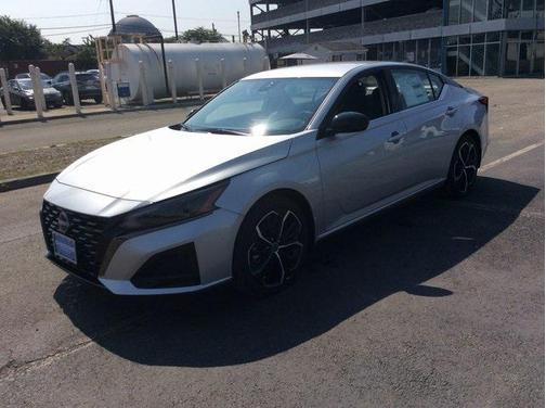 2025 Nissan Altima SR FWD