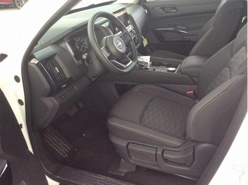 2025 Nissan Pathfinder S 4WD