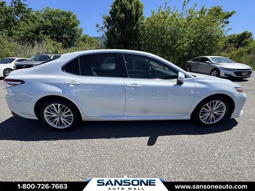 Pearl 2018 Toyota Camry XLE