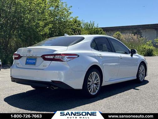 Pearl 2018 Toyota Camry XLE