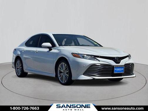 Pearl 2018 Toyota Camry XLE