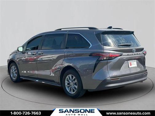 2022 Toyota Sienna XLE 7 Passenger