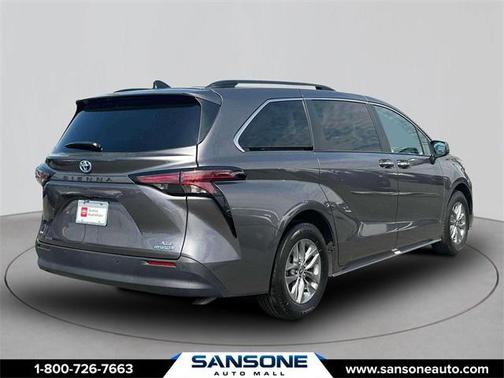 2022 Toyota Sienna XLE 7 Passenger