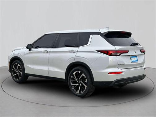 2022 Mitsubishi Outlander ES