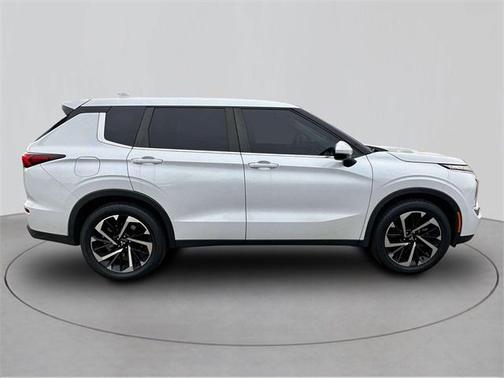 2022 Mitsubishi Outlander ES