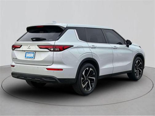 2022 Mitsubishi Outlander ES