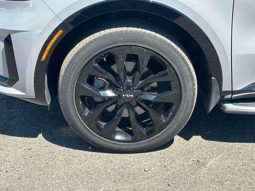 Wolf Gray 2022 Kia Sorento SX