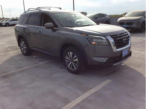 2025 Nissan Pathfinder SL 4WD