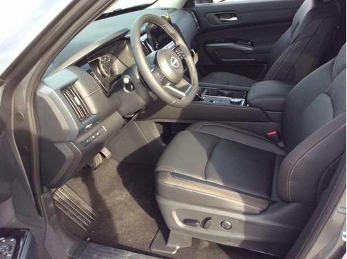2025 Nissan Pathfinder SL 4WD