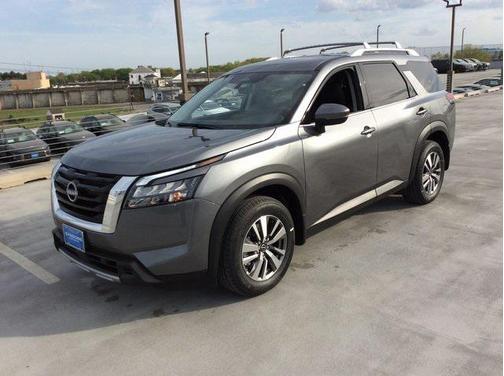 2025 Nissan Pathfinder SL 4WD