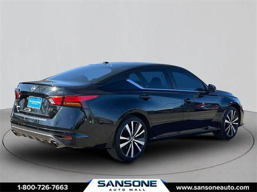 2022 Nissan Altima SR FWD