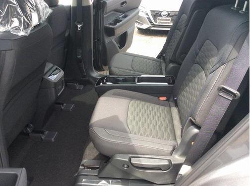 2025 Nissan Pathfinder SV 4WD