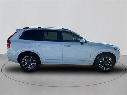 2019 Volvo XC90 T6 Momentum