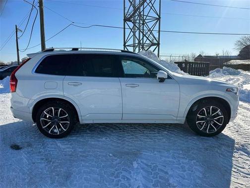 2019 Volvo XC90 T6 Momentum