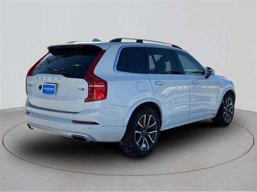 2019 Volvo XC90 T6 Momentum