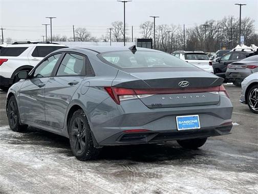 2022 Hyundai ELANTRA SEL