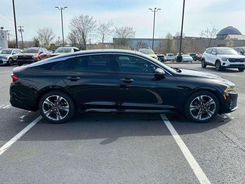 Ebony Black 2022 Kia K5 EX