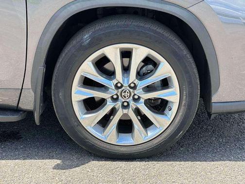 Magnetic Gray Metallic 2022 Toyota Highlander Limited