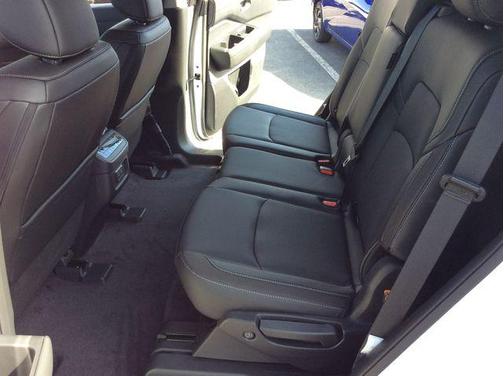 White Pearl 2026 Nissan Pathfinder SL