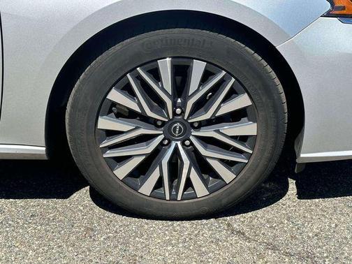 Brilliant Silver Metallic 2023 Nissan Altima 2.5 SV
