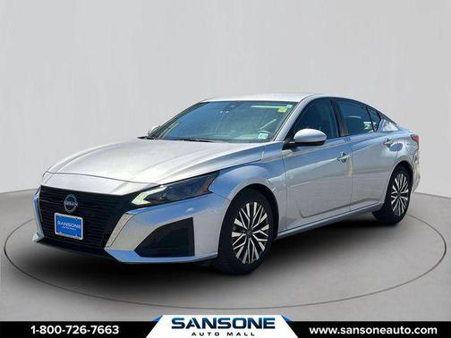 Brilliant Silver Metallic 2023 Nissan Altima 2.5 SV