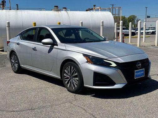 Brilliant Silver Metallic 2023 Nissan Altima 2.5 SV