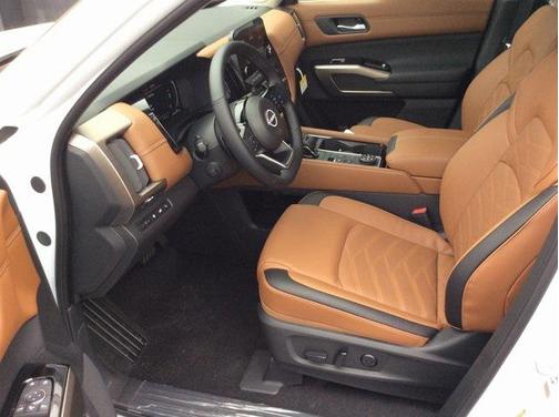 2025 Nissan Pathfinder Platinum 4WD