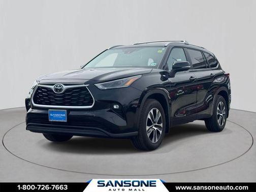Midnight Black Metallic 2024 Toyota Highlander XLE