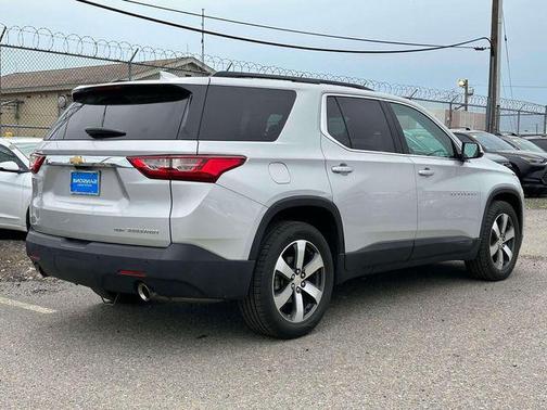 Silver Ice Metallic 2019 Chevrolet Traverse LT Leather
