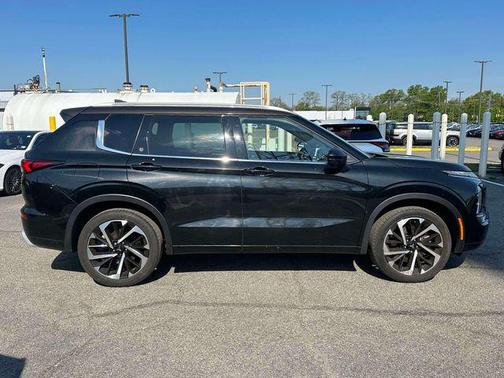 Black Diamond 2023 Mitsubishi Outlander SEL 2.5 S-AWC
