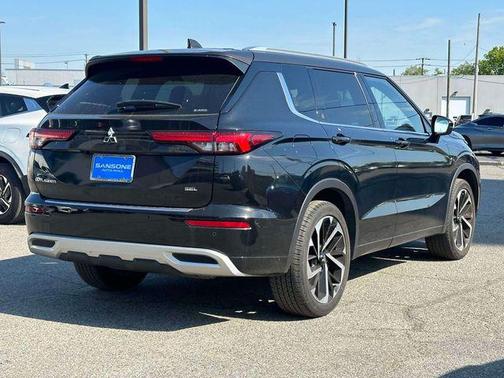 Black Diamond 2023 Mitsubishi Outlander SEL 2.5 S-AWC