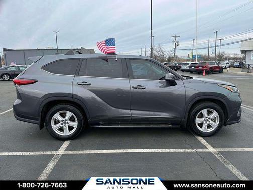 2022 Toyota Highlander LE