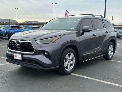 2022 Toyota Highlander LE