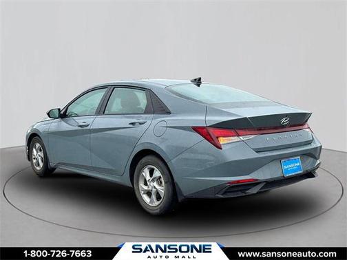 2022 Hyundai ELANTRA SE