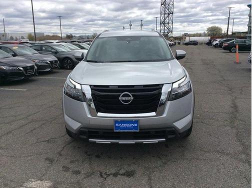 2025 Nissan Pathfinder SL 4WD