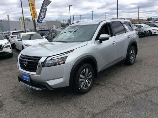 2025 Nissan Pathfinder SL 4WD