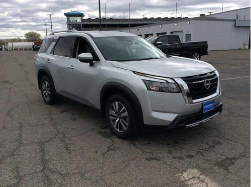 2025 Nissan Pathfinder SL 4WD