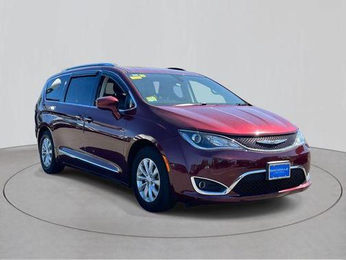 Velvet Red Pearlcoat 2019 Chrysler Pacifica Touring L