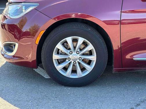 Velvet Red Pearlcoat 2019 Chrysler Pacifica Touring L