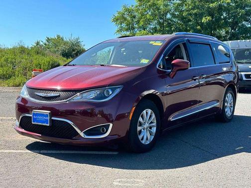 Velvet Red Pearlcoat 2019 Chrysler Pacifica Touring L