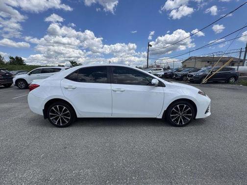 Super White 2017 Toyota Corolla SE
