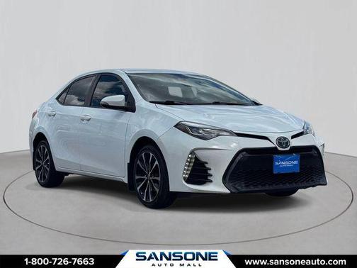 Super White 2017 Toyota Corolla SE